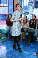 22769_celeb_city1.eu_Eva_Mendes_MTV_TRL_02_15_2007_06_122_236lo.jpg