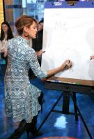 23042_celeb_city1.eu_Eva_Mendes_MTV_TRL_02_15_2007_12_122_182lo.jpg