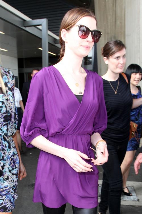 18799_Anne_Hathaway2_122_463lo.jpg