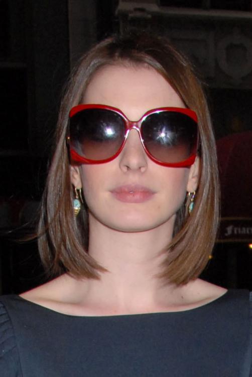 93526_anne_hathaway_17_122_845lo.jpg