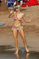 07542_Paris_Hilton_67_122_129lo.jpg