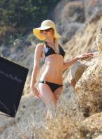 101749903_paris_hilton_black_bikini_candids_Cee6u6N.jpg