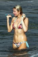 91839_pa_hi_in_bikini_at_the_beach_in_hawaii_23_12_10_1_034_122_540lo.jpg
