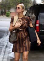 93858_ParisHilton2010_10_19_shoppingwithanewlittledoginBeve0151_122_337lo.jpg