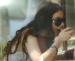 78519_michelle_trachtenberg_candids_having_lunch_at_newsroom_restaurant_in_beverly_hills_14_122_454lo.jpg