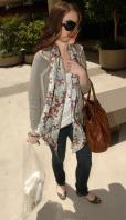 78539_michelle_trachtenberg_candids_having_lunch_at_newsroom_restaurant_in_beverly_hills_02_122_695lo.jpg