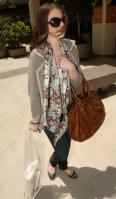 78548_michelle_trachtenberg_candids_having_lunch_at_newsroom_restaurant_in_beverly_hills_03_122_752lo.jpg