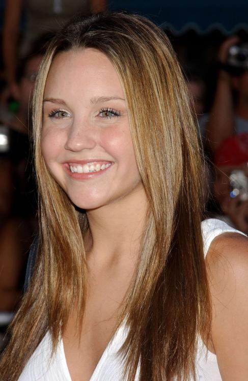 48041_AmandaBynes_PiratesBlackPearlWorldPremiere_28thJune2003_036_122_344lo.jpg