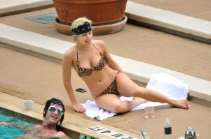 72365_Gaga14_123_415lo.jpg