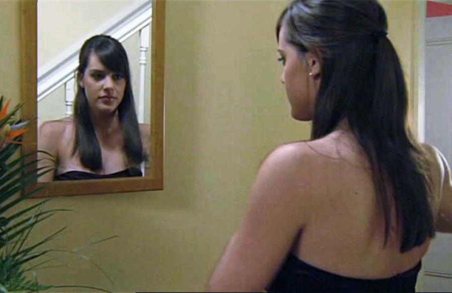 908183110_michelle_ryan_eastenders_2_122_46lo.jpg