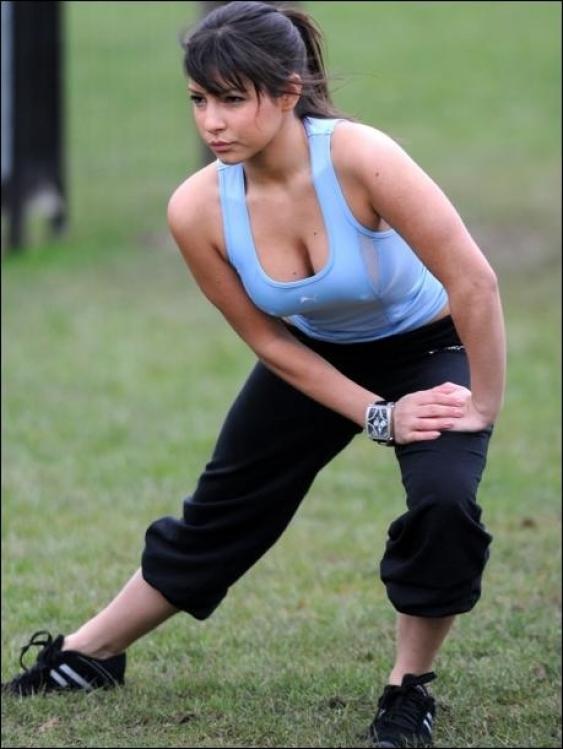 38224_roxanne-pallett-sexy-work-out-5343-1232383398-12_122_744lo.jpg